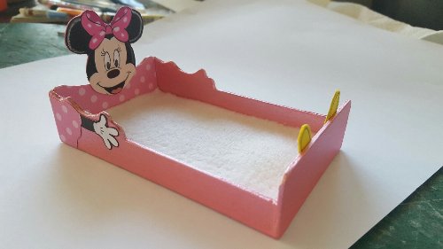 Et voilà un petit lit rigolo